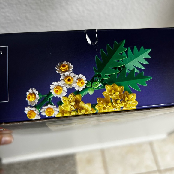 LEGO Botanicals Petite Sunny Bouquet Building Toy - DIY Floral Arrangement - Picture 2 of 4